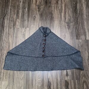 Aran Woollen Mills 100% Merino Wool Button Front Chevron Knit Cape Poncho NEW